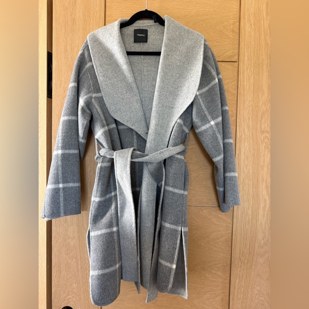 Theory Light Gray Checkered Cape with Belt